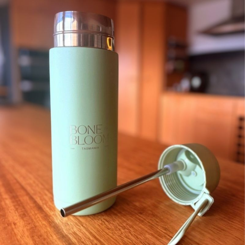 Aura Vacuum Bottle | 600ml Sage Green