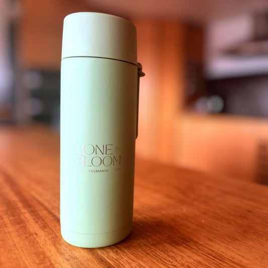 Aura Vacuum Bottle | 600ml Sage Green